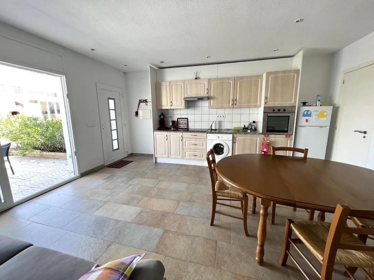 Semesterbostad Byblos 69A - Casa Con Piscina Comunitaria Empuriabrava